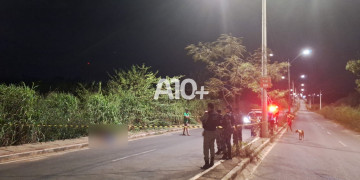Corpo de jovem é encontrado com marcas de tiros na cabeça às margens de avenida, em Teresina