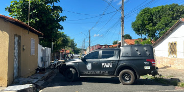PM é contido após suposto surto psicótico por não encontrar arma dentro de casa em Timon; entenda