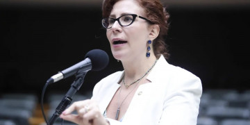 Deputada Carla Zambelli é presa na Itália após mais de um mês foragida