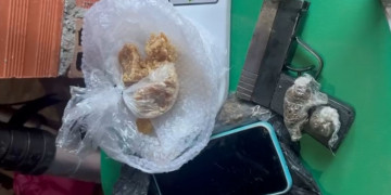 Denarc desarticula ponto de drogas em frente a escola em Teresina; três faccionados do PCC são presos