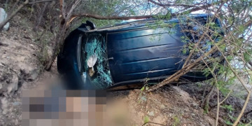Capotamento de carro deixa uma pessoa morta e outras duas feridas no interior do Piauí