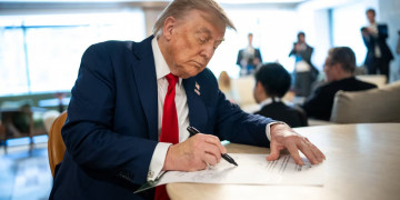 Presidente Donald Trump anuncia cessar-fogo entre Irã e Israel