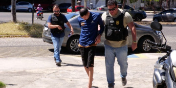 Homem que matou outro e ateou fogo na moto dele é preso em Teresina; crime teria sido motivado por disputa amorosa, diz delegado