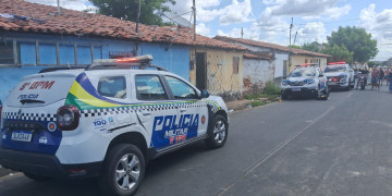 Criminosos se passam por policiais, invadem residência e executam homem a tiros em Teresina