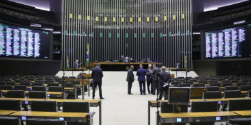 Câmara aprova urgência a projeto contra ‘adultização’ de crianças e adolescentes