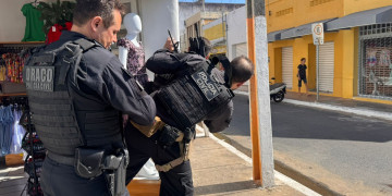 Casal suspeito de torturar e executar dois homens em embarcação são presos no litoral do Piauí; polícia dá detalhes da motivação do crime