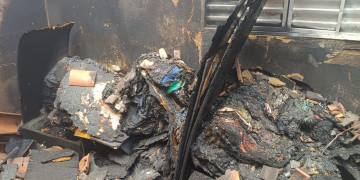 Mulher é brutalmente assassinada a facadas e tem casa incendiada no interior do Piauí; ex-companheiro é principal suspeito do crime