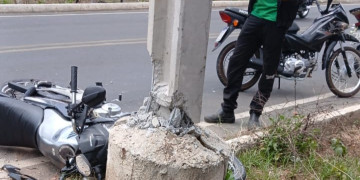 Homem perde o controle e morre após bater motocicleta contra poste em Teresina