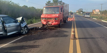 Bebê morre e duas pessoas ficam feridas após colisão de veículos no interior do Piauí