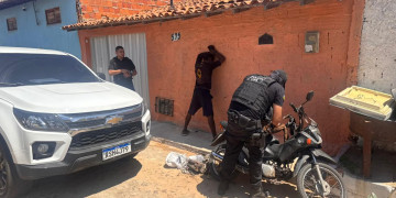 Polícias Civil e Militar deflagram operação integrada em Parnaíba; mulher é presa por tráfico e filha, que ofendeu agentes, é detida por desacato