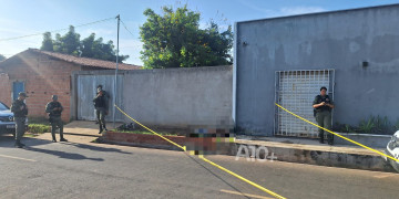 Homem é encontrado morto na frente de residência na zona Leste de Teresina