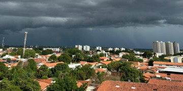 Em dois alertas, Inmet prevê chuvas volumosas com forte ventania no domingo de Carnaval no Piauí