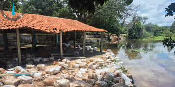 Após acidente com carga química, Semarh proíbe banho, pesca e coleta de água em riacho no Piauí
