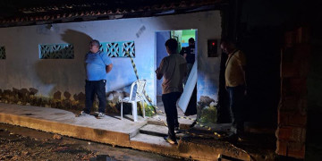 Criminosos armados invadem residência e matam mulher a tiros no litoral do Piauí