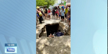Motociclista e crianças caem em buraco na zona Sul de Teresina; vídeo mostra resgate