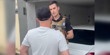 “Coisa de adolescente”, diz homem, de 41 anos, após pichar muro de cemitério em Teresina; VÍDEO