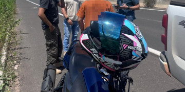 Jovem é conduzido após ser flagrado pilotando motocicleta em alta velocidade e deitado sobre o veículo em Teresina