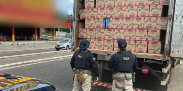 PRF apreende mais de meio milhão de maços de cigarros contrabandeados em Teresina
