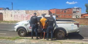 Homem é preso após descumprir medida protetiva, invadir residência e ameaçar ex com faca no interior do Piauí