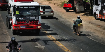 Através do SPIA, homem é identificado após recolher caixa com 18 celulares e iPad que caiu de motocicleta em Teresina
