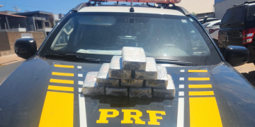 Homem que levava drogas no banco do passageiro é preso pela PRF no Piauí