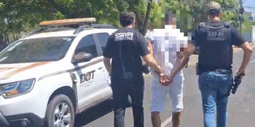 Homem é preso por descumprir medida protetiva após sentar à mesa de bar onde estava vítima que o denunciou, em Teresina