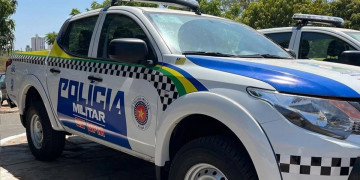 Homem é esfaqueado e encontrado caído em rua no Piauí; tem registros por violência doméstica e descumprimento de medida protetiva