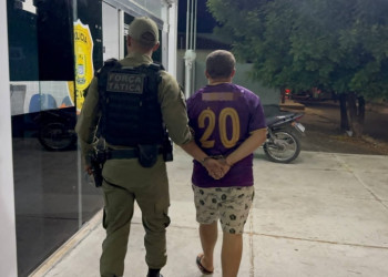 Homem é conduzido à delegacia após enviar mensagens com teor sexual à criança de 11 anos no Piauí