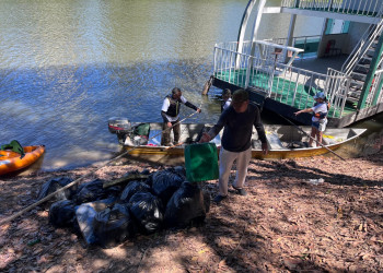 Mutirão retira quase duas toneladas de lixo das margens do Rio Poti em Teresina