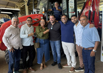 Ilha Grande é contemplada com tratores, carreta tanque, barco e motores de popas