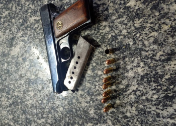 Dupla é presa com arma de fogo durante festival em Valença do Piauí