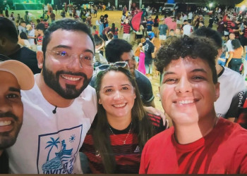 Prefeitura de Parnaíba instala telão e reúne multidão na Beira Rio para final da Libertadores entre Palmeiras e Flamengo