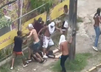 Confronto entre torcidas no Recife deixa feridos e destruição nas ruas