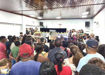 População e família se despedem do vereador Odeilton Costa, morto após ataque de enxame de abelhas no Piauí