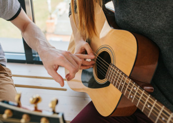 FMC abre matrículas para curso de violão no Palácio da Música, em Teresina