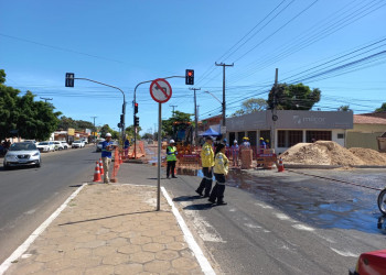 Ismael Silva ingressa com Ação Popular contra a Águas de Teresina por falta de reparos na Avenida Centenário