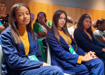 Estudantes da rede estadual se destacam no Parlamento do Futuro e são homenageadas em Picos