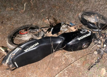 Grave acidente entre motocicleta e caminhonete deixa dois homens mortos no Piauí