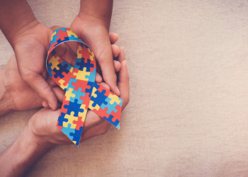 Diretora de escola é denunciada por negar matrícula a criança com autismo no Piauí