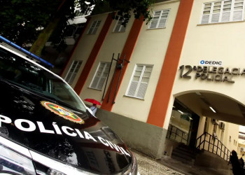 Indiciado por estupro coletivo no Rio se apresenta à polícia e é preso