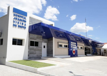 Prefeito Dr. Cristino Brito reforça equipe do Hospital Joaquim Vieira de Brito em Cocal, Piauí