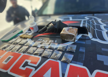 Dois adolescentes são apreendidos com arma de fogo, drogas e celulares roubados na zona Norte de Teresina