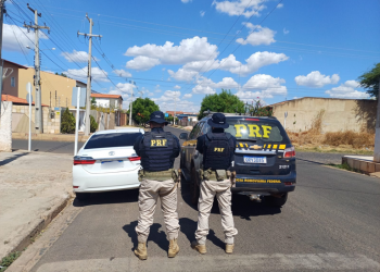 PRF recupera 4 veículos com restrições de roubo/furto durante o final de semana no Piauí; 4 homens foram presos