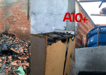 Incêndio de grande proporção atinge residência e deixa rastro de destruição na zona Sul de Teresina