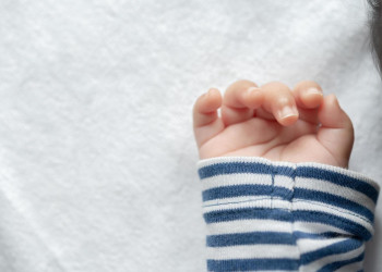 Suspeita de enterrar o próprio bebê após nascimento no Piauí escondia gravidez, diz delegado; criança morreu por traumatismo craniano