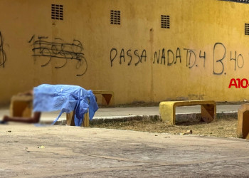 Jovem é surpreendido e executado a tiros em praça pública na zona Leste de Teresina