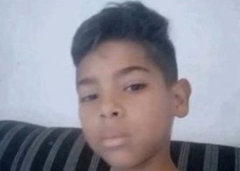 Menino morre após ser atropelado por trator enquanto dormia em aterro sanitário de Teresina; família pede doações para velório