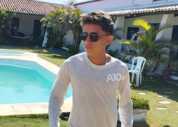 Jovem morre após colidir moto contra carreta no interior do Piauí