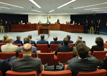 STF terá sessões extras para julgamento de Bolsonaro