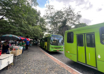 Motoristas e cobradores não recebem parte de salário e ameaçam paralisar atividades em Teresina